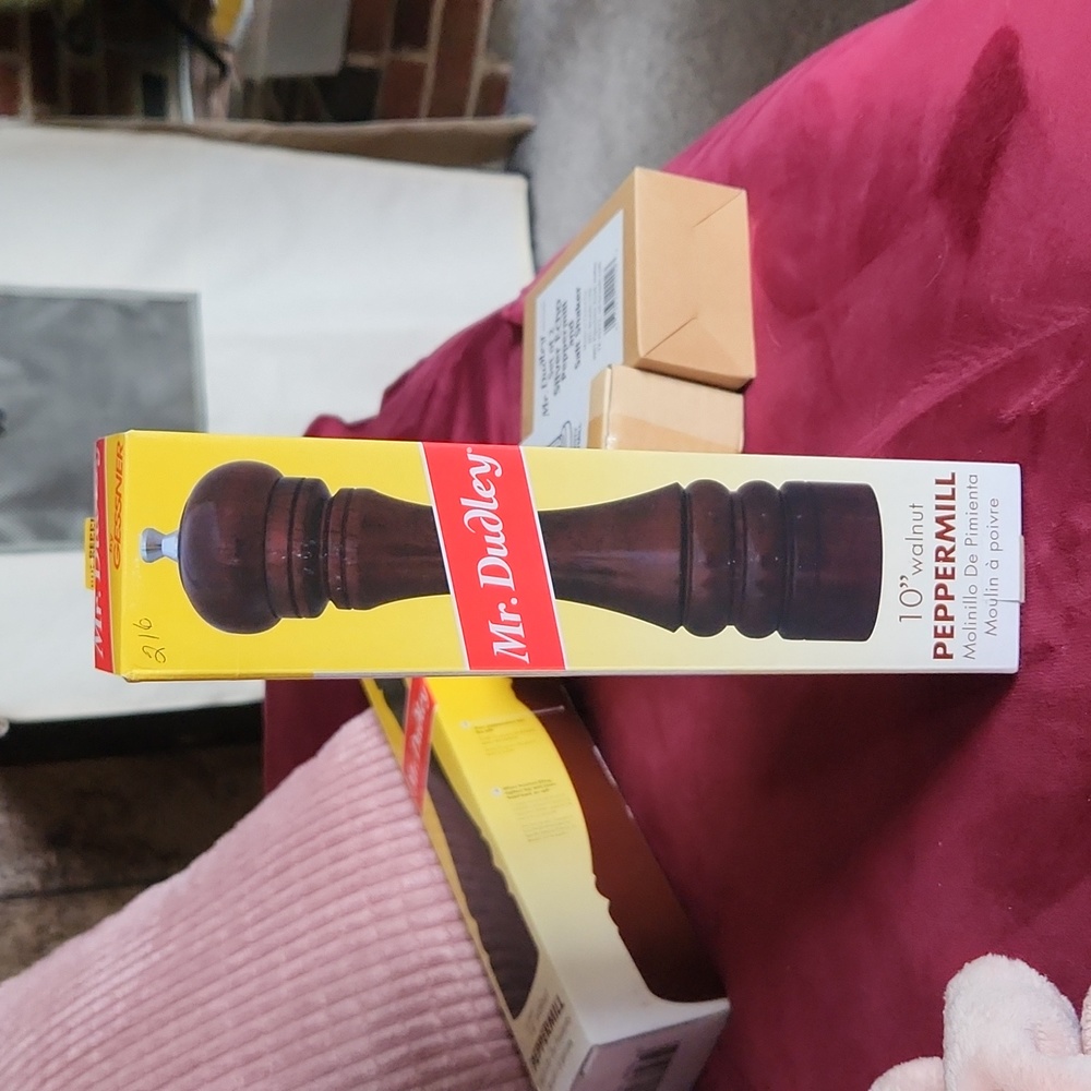 COPY - Vintage Mr. Dudley/Gessner PepperMill 10" Glossy Walnut #MRD8CS10PGW NIB